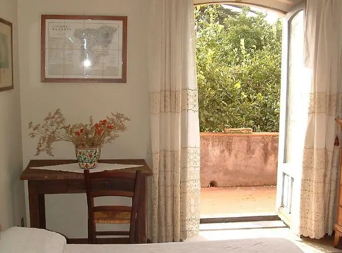 לינה וארוחת בוקר Valle Allegra 3*
